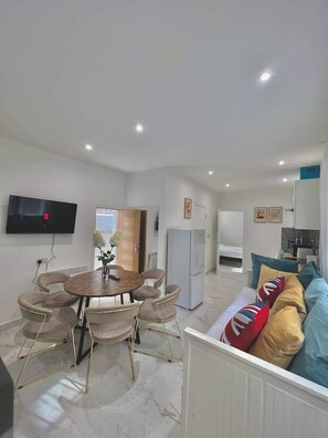 Interior - Kings Cross 1 Bedroom Apartment (London)