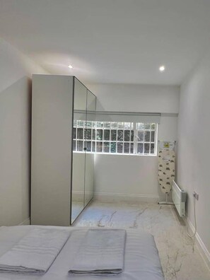1 bedroom, iron/ironing board, free WiFi, bed sheets - Kings Cross 1 Bedroom Apartment (London)