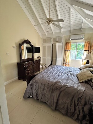 2 chambres, fer et planche à repasser, Wi-Fi, draps fournis