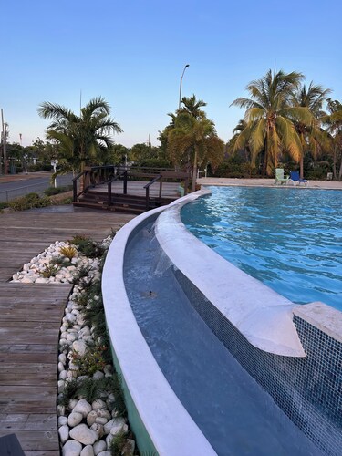 Luxurious & Modern 2-bedroom villa with AC in beautiful Richmond Estates