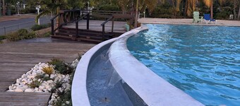 Luxurious & Modern 2-bedroom villa with AC in beautiful Richmond Estates