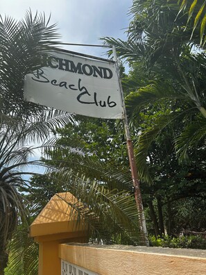 Exterior detail - Luxurious & Modern 2-bedroom villa with AC in beautiful Richmond Estates (Plantation Village)