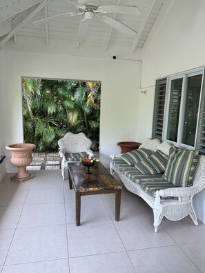 Terrace/patio - Luxurious & Modern 2-bedroom villa with AC in beautiful Richmond Estates (Plantation Village)