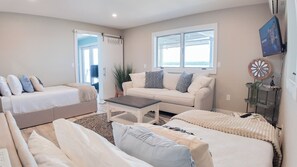 4 bedrooms, iron/ironing board, WiFi, bed sheets - Sail Away Home: Serenity Awaits with Sprawling Sunset Views (Aurora)