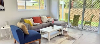 Serene 4-bedroom house with AC in charming Park Ridge