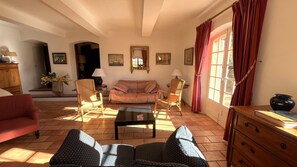 TV, fireplace, DVD player, books - Bastide provençale with swimming pool and sea view - beach 5.5 km away (LA CADIERE D'AZUR)