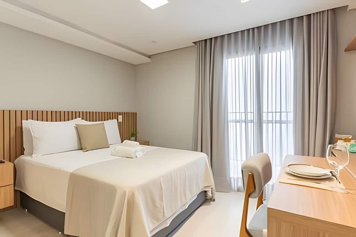 Appartement Confort | Rideaux occultants, fer et planche à repasser, Wi-Fi gratuit