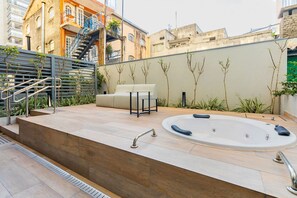 Apartment | Outdoor spa tub - MyOne Fradique Coutinho (São Paulo)