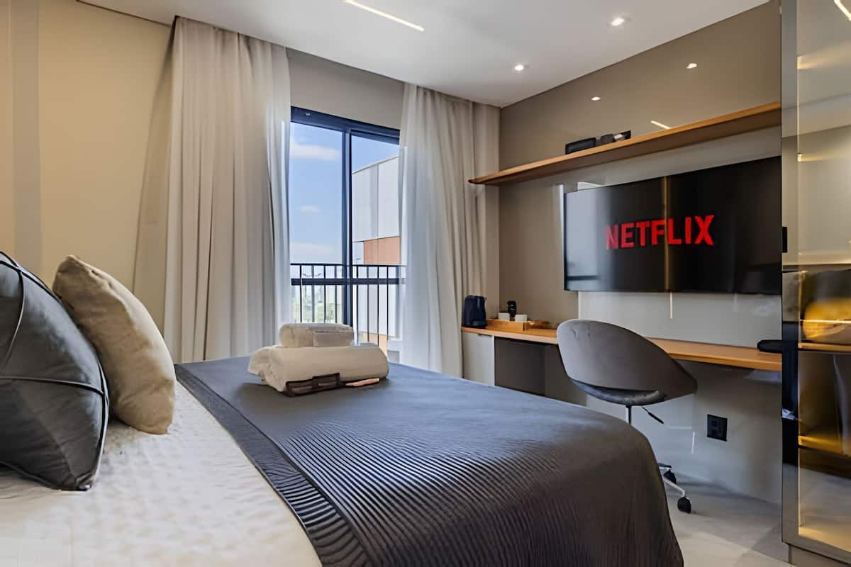 Appartement Premium | Rideaux occultants, fer et planche à repasser, Wi-Fi gratuit