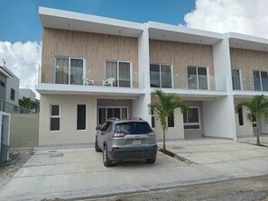 Exterior - 3-bedroom apartment in  the heart of  Punta Cana with AC, close to downtown (Punta Cana)