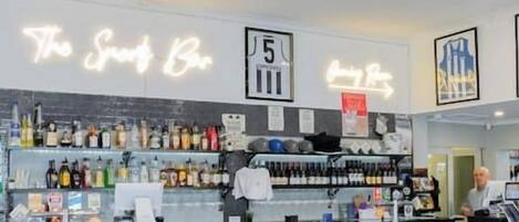 Bar (in der Unterkunft)