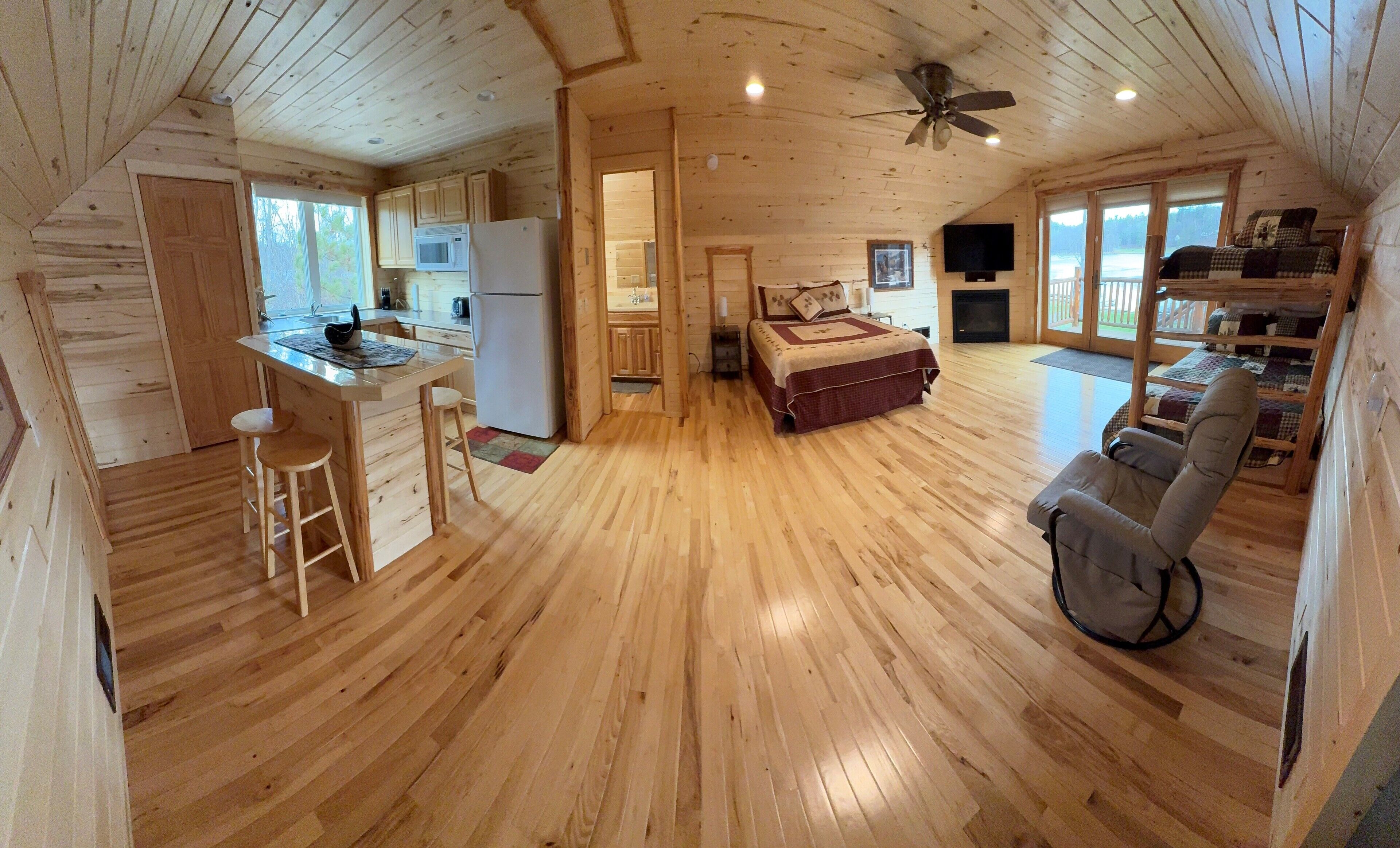 5 bedrooms, iron/ironing board, travel crib, free WiFi