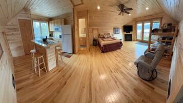 5 bedrooms, iron/ironing board, travel crib, free WiFi