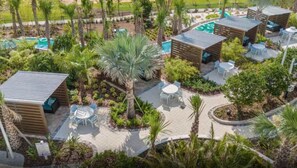 Outdoor dining - Windsor Cay 5BR Luxury Home with Pool (Clermont)