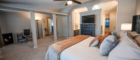 6 bedrooms, desk, iron/ironing board, travel cot