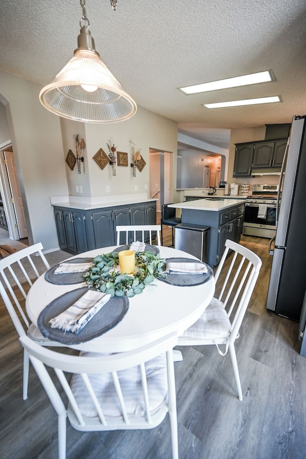 Dining - Family Retreat - Pool, Hot Tub, BBQ, Game Room (Littleton)