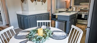 Family Retreat - Pool, Hot Tub, BBQ, Game Room