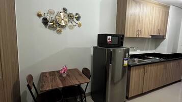 Standard Apartment, Pool View | Dining