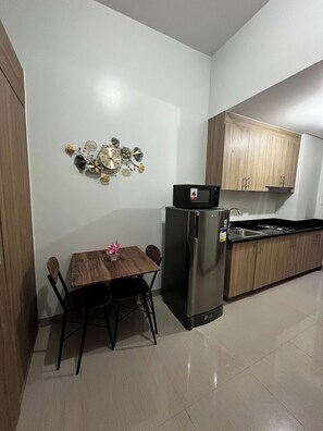 Standard Apartment, Pool View | Dining - Shore 2 Unit 206 Tower 3 (Pasay City)