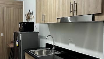 標準公寓, 泳池景 | 私人廚房 | 雪櫃、微波爐、爐具、洗碗機