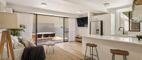 Apartment, 1 Bedroom, Courtyard Area | Interior