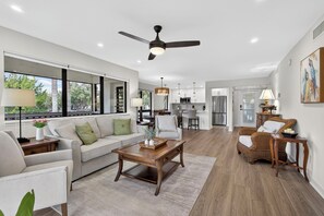 TV - Modern Remodeled Condo PGA Golf Course Amazing Views (Palm Beach Gardens)