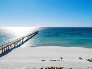 På stranden