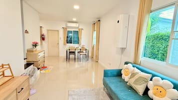 Townhome | Living area