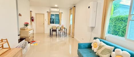 Townhome | Living area