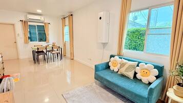 Townhome | Living area