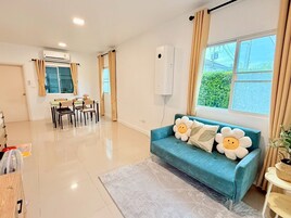 Townhome | Living area