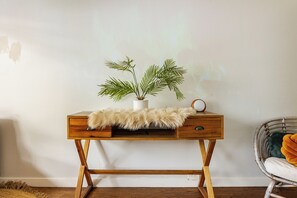 Interior - Cozy Private Suite • 10 Min to SoFi/Intuit/LAX/Manhattan & Venice Beach (Inglewood)