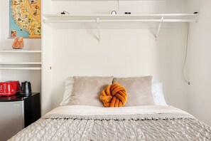 Iron/ironing board, WiFi, bed sheets - Cozy Private Suite • 10 Min to SoFi/Intuit/LAX/Manhattan & Venice Beach (Inglewood)