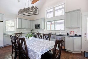 Dining - Mountain Cove Retreat-Lakefront, Hot Tub, Fire Pit, Kayaks-oars & life jackets (Lake Lure)