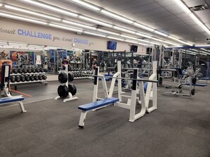 Fitness facility - Gorgeous Apartment with Balcony, 24-7 Gym (Windsor)