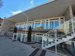 Exterior - Gorgeous Apartment with Balcony, 24-7 Gym (Windsor)