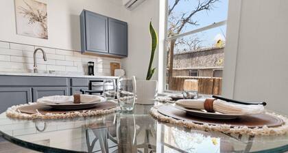 1BR Duplex • Walk to River and Downtown