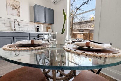 1BR Duplex • Walk to River and Downtown