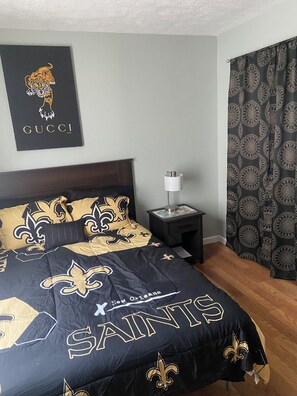 3 slaapkamers, een strijkplank/strijkijzer, wifi, beddengoed