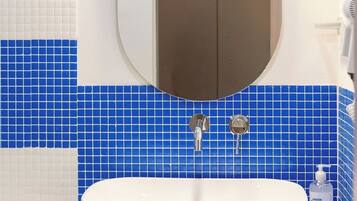 Hårtørrer, håndklæder