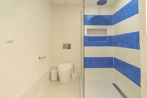 Hårføner og håndklær