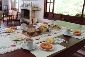 Dining - Escape from Bogotá: Cozy Country House with Nature Trails and Birdwatching (La Calera)