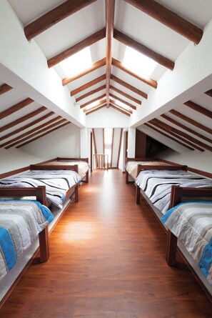 Room - Escape from Bogotá: Cozy Country House with Nature Trails and Birdwatching (La Calera)