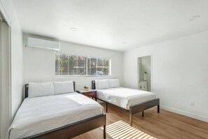 2 bedrooms, desk, iron/ironing board, WiFi