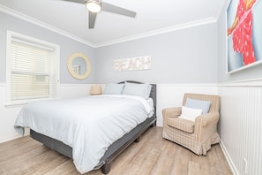 3 bedrooms, free WiFi, bed sheets - 3BR Beachfront Home, Patio on the Sand w/ Gorgeous Ocean Views! (Newport Beach)