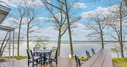 Lakefront Cottage, Dock, EV Charger, Firepit, Bunkhouse, Family & Pet Friendly