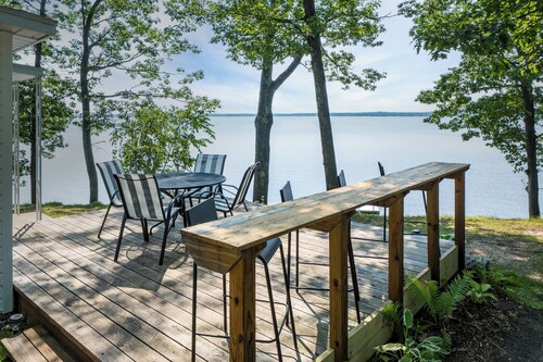 Lakefront Cottage, Dock, EV Charger, Firepit, Bunkhouse, Family & Pet Friendly