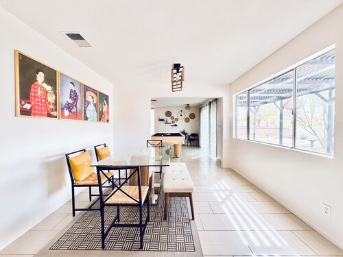 5 mins to STRIP & LAS Airport, 3 King Bed 2.5 Bath, Peaceful & Clean