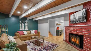 Smart TV y chimenea