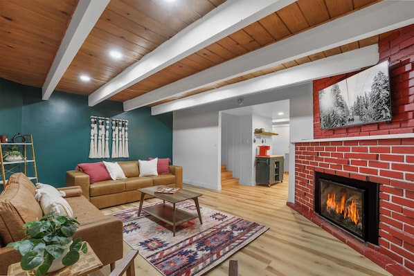 Smart TV, fireplace